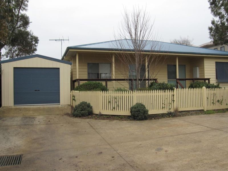 4/17 Douglas Road, Cowes VIC 3922