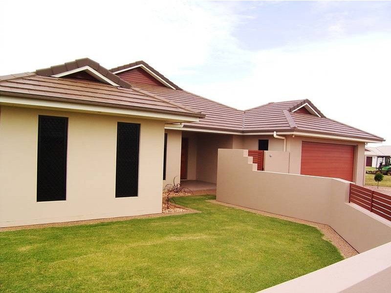 4 Chantilly St, Bargara QLD 4670