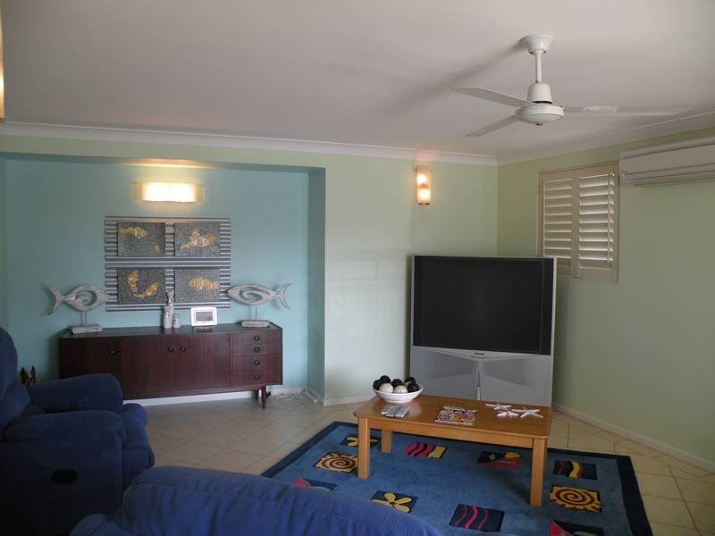 2/41 Esplanade, Bargara QLD 4670