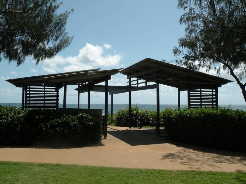 2/41 Esplanade, Bargara QLD 4670