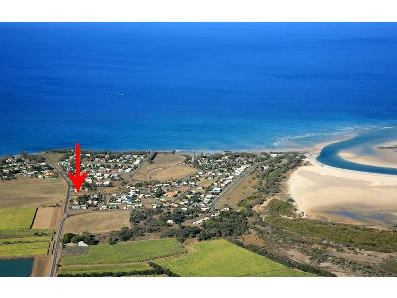 32 Moore Street, Elliott Heads QLD 4670