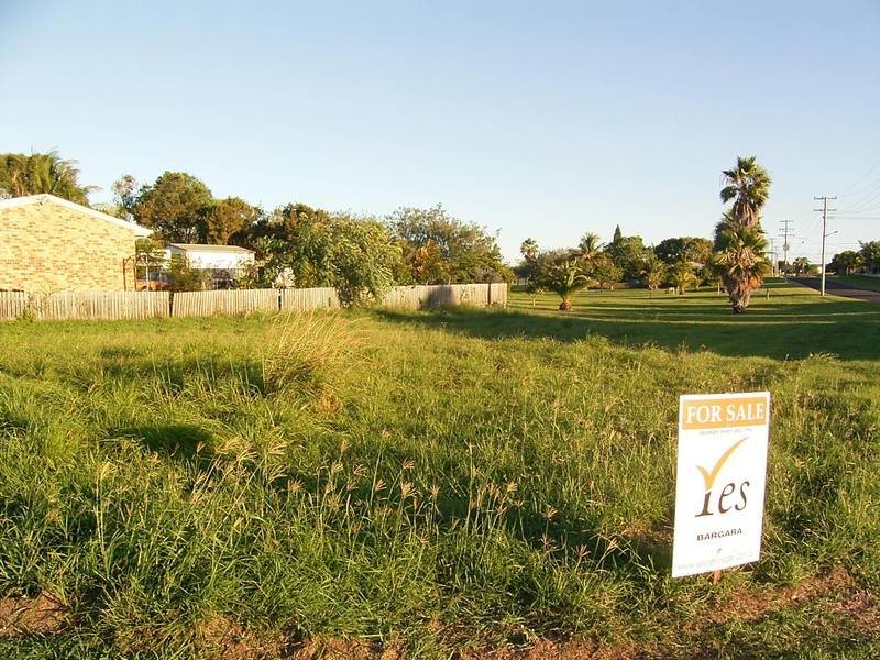 32 Moore Street, Elliott Heads QLD 4670