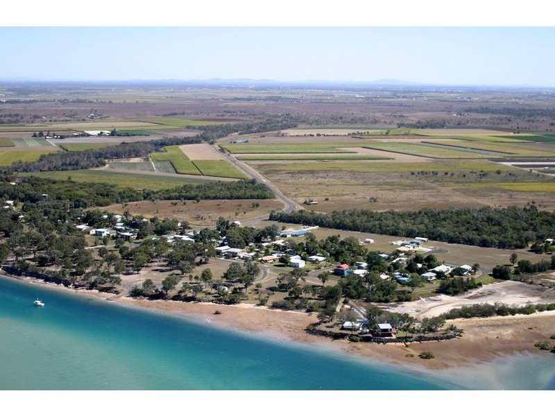 32 Moore Street, Elliott Heads QLD 4670