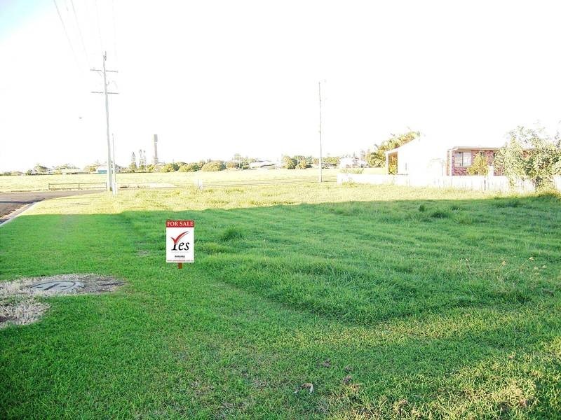 32 Moore Street, Elliott Heads QLD 4670