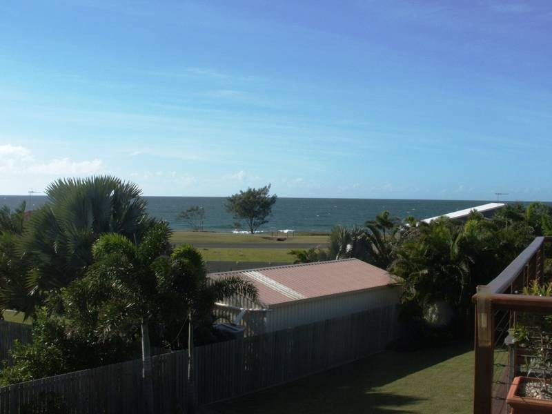 5 Admiralty Pl, Coral Cove QLD 4670