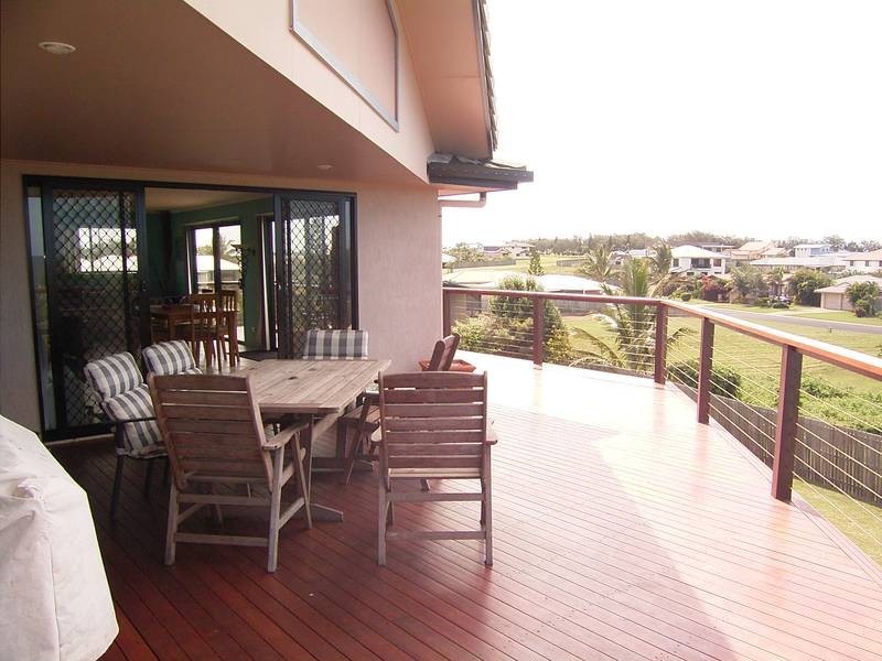 5 Admiralty Pl, Coral Cove QLD 4670
