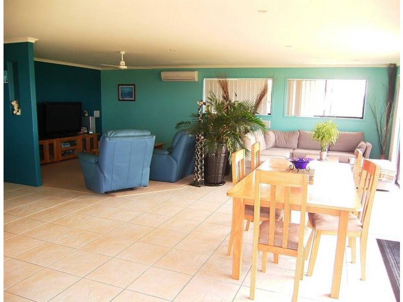 5 Admiralty Pl, Coral Cove QLD 4670