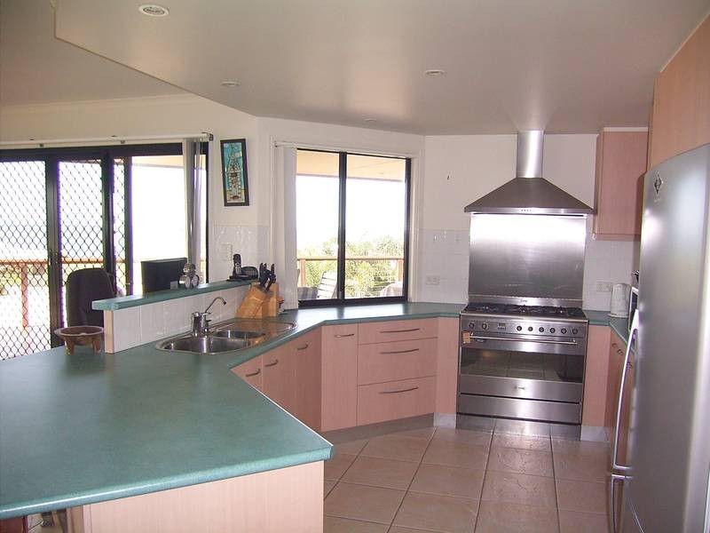 5 Admiralty Pl, Coral Cove QLD 4670