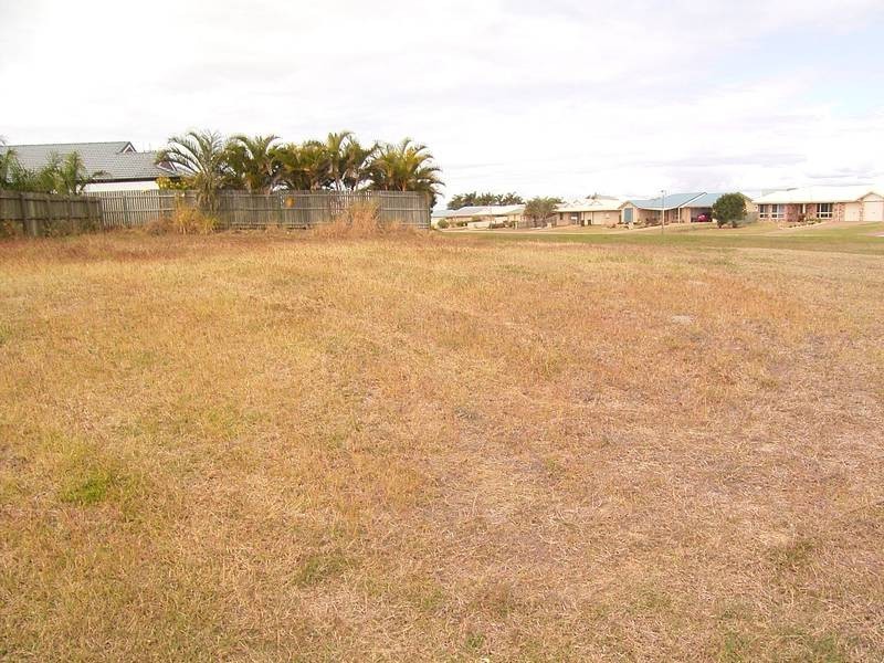 4 Daisy Ct, Coral Cove QLD 4670