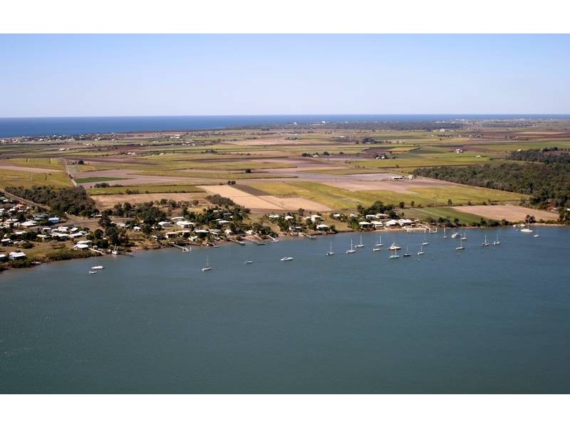 127 Sea Esplanade, Burnett Heads QLD 4670