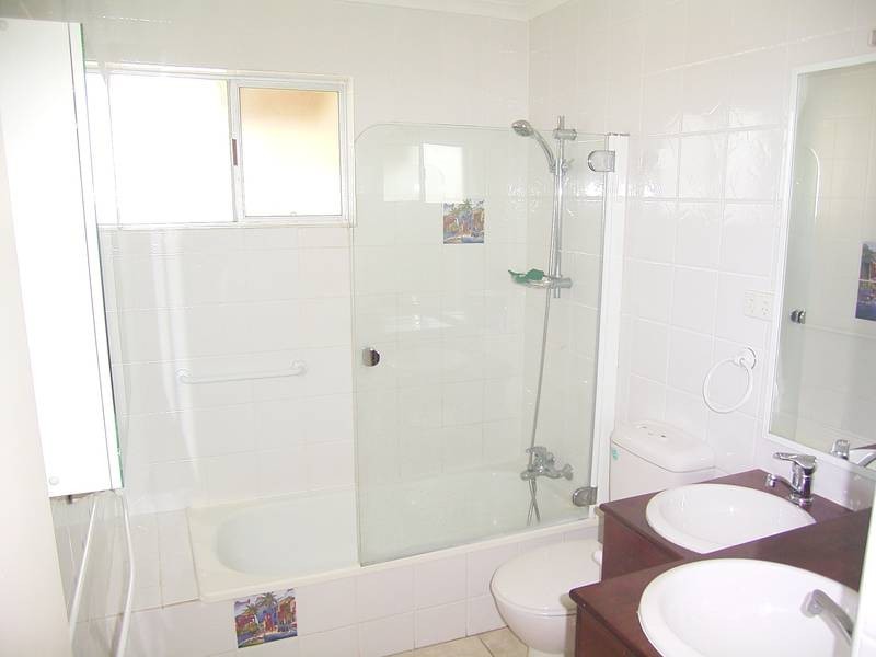 87 Welch St, Elliott Heads QLD 4670