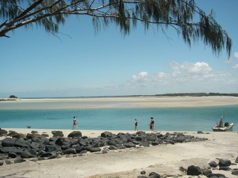 2 Crystal Ct, Elliott Heads QLD 4670