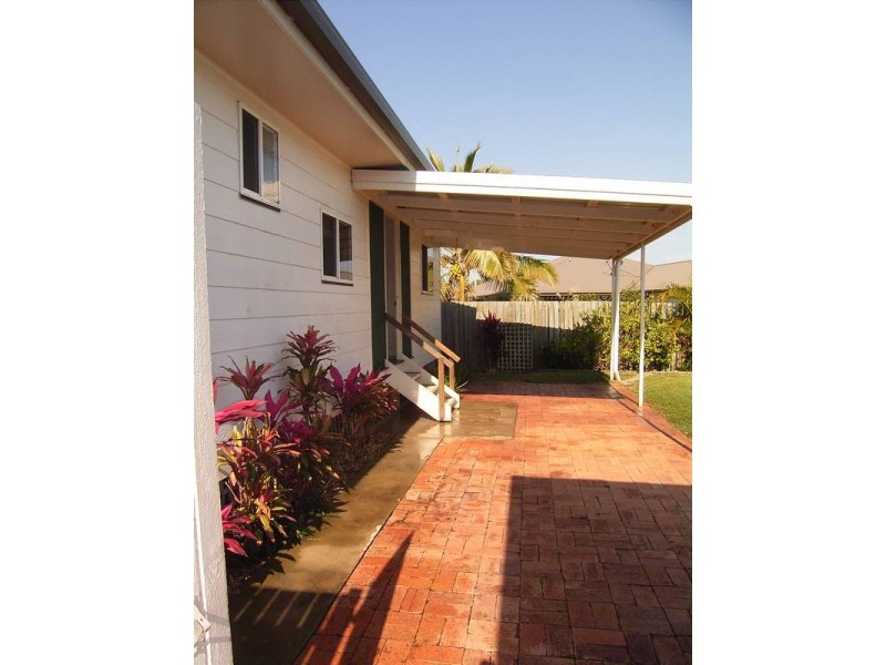 2 Crystal Ct, Elliott Heads QLD 4670