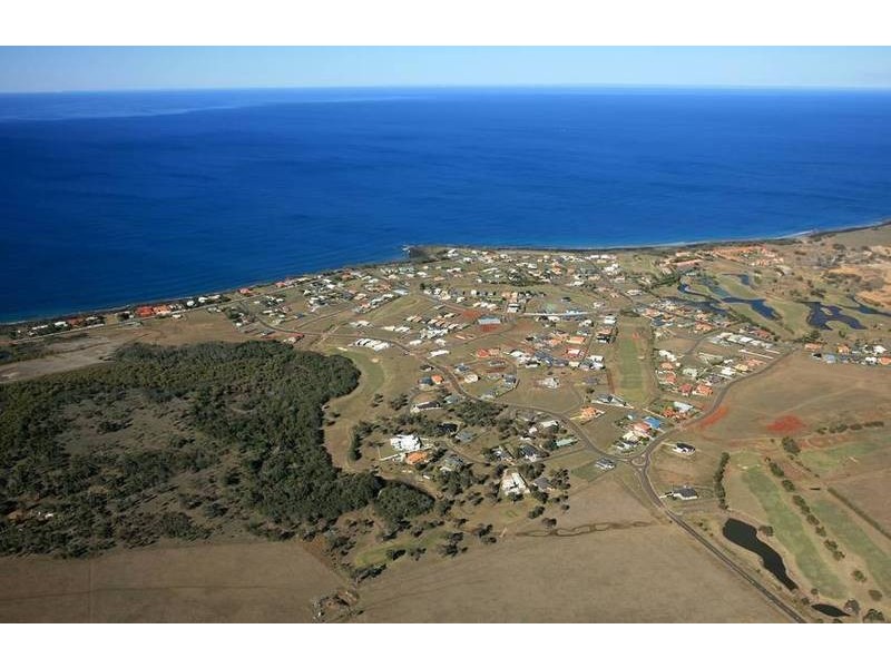 5 Marian St, Coral Cove QLD 4670