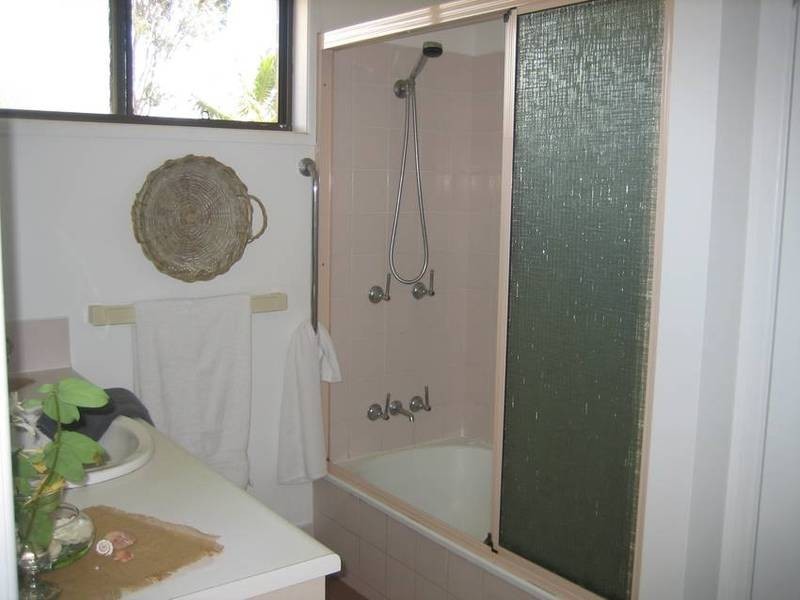 3 Crystal Court, Elliott Heads QLD 4670