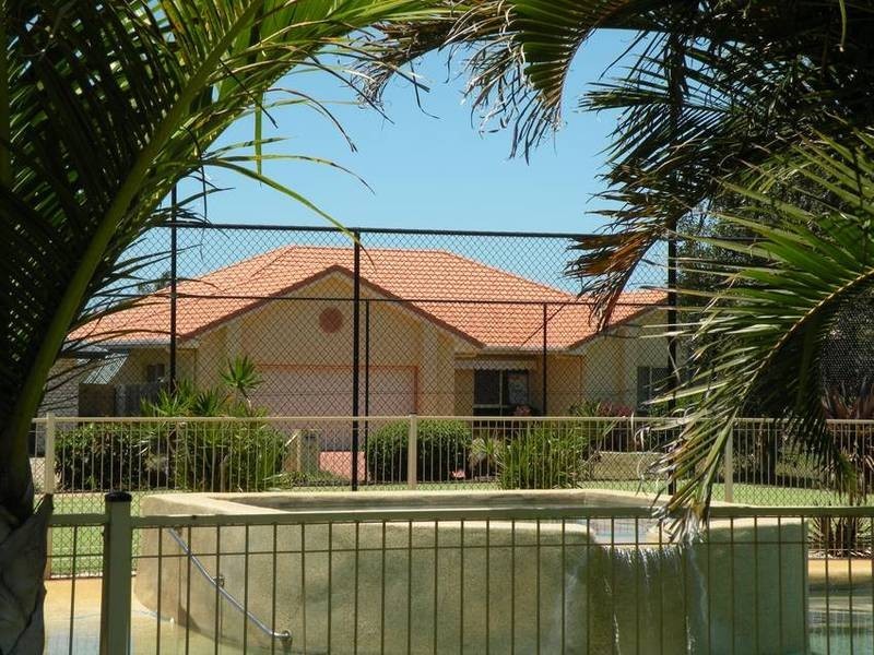 11 Robert John Circuit, Coral Cove QLD 4670