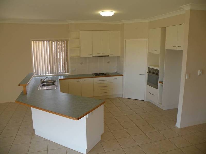 11 Robert John Circuit, Coral Cove QLD 4670