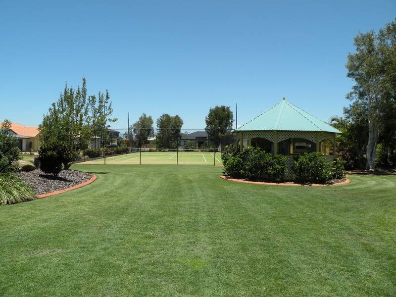 11 Robert John Circuit, Coral Cove QLD 4670