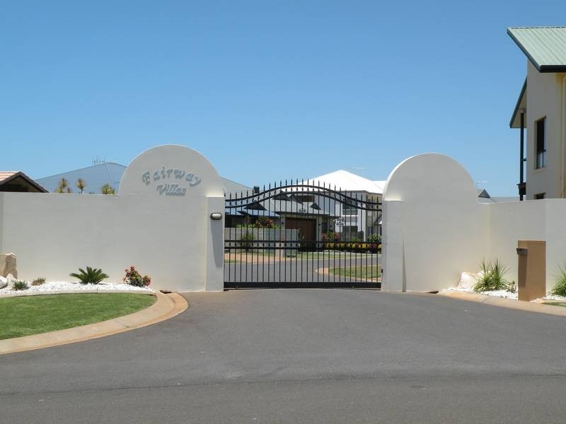 11 Robert John Circuit, Coral Cove QLD 4670