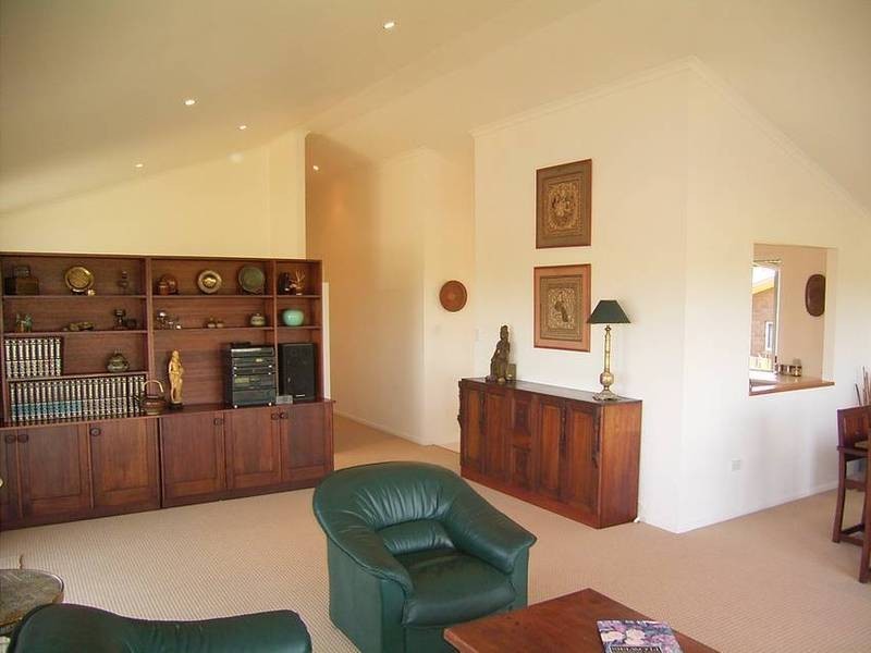 8 Barellan Parade, Qunaba QLD 4670