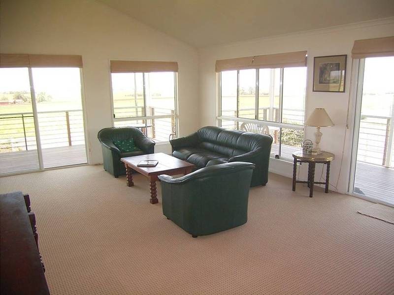 8 Barellan Parade, Qunaba QLD 4670