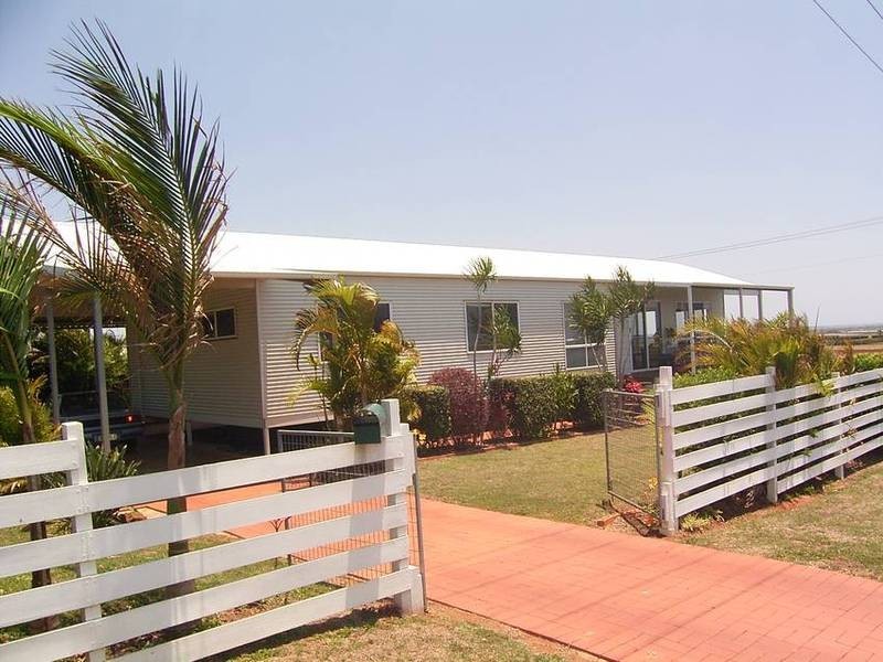 8 Barellan Parade, Qunaba QLD 4670