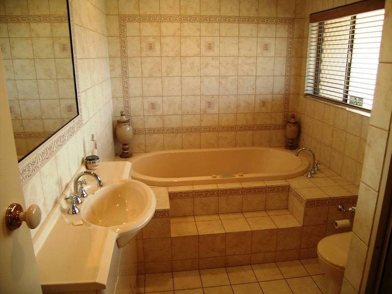 40 Avenell Street, Avenell Heights QLD 4670