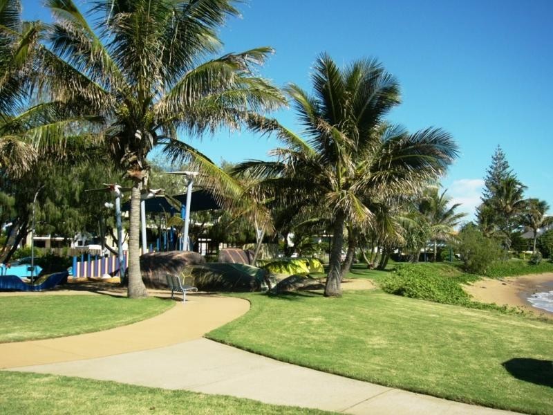 8 Holland Street, Bargara QLD 4670