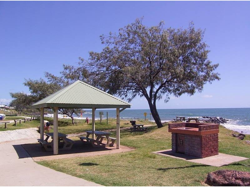 11 Cove Street, Burnett Heads QLD 4670