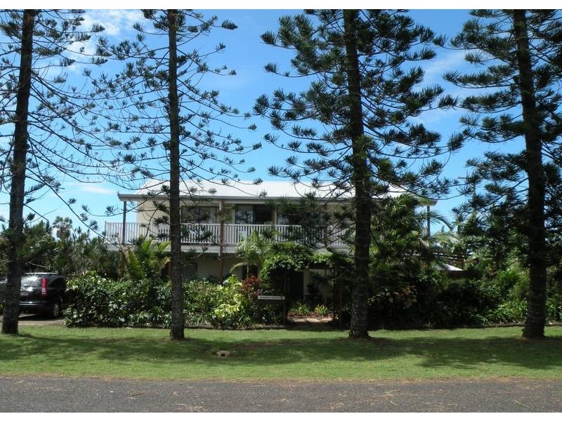 33 Dante Street, Burnett Heads QLD 4670