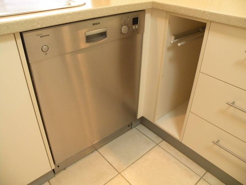 11 Hilltop Ave, Qunaba QLD 4670