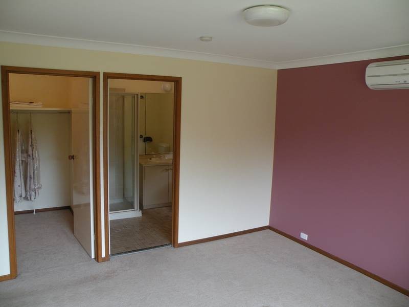 11 Hilltop Ave, Qunaba QLD 4670