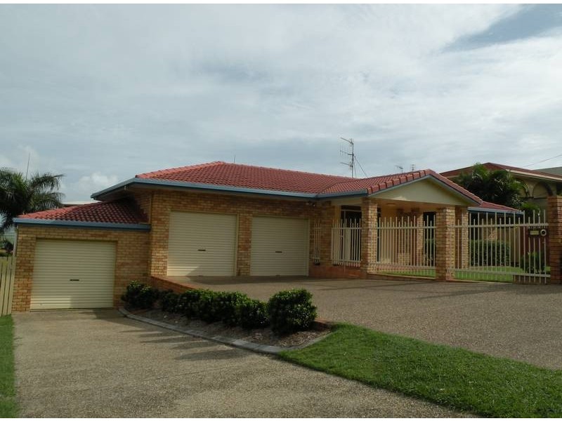 11 Hilltop Ave, Qunaba QLD 4670