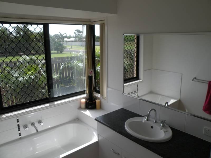 18 Neptune Street, Burnett Heads QLD 4670