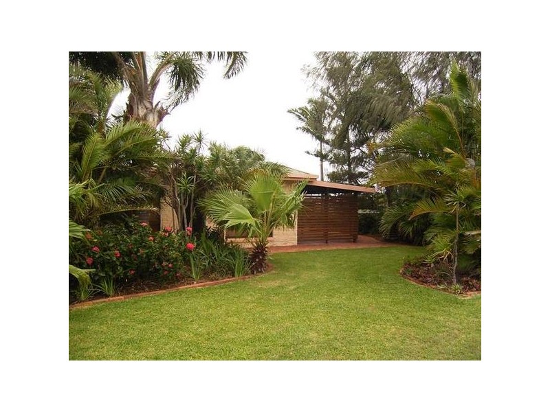 8 Bisdee Street, Coral Cove QLD 4670