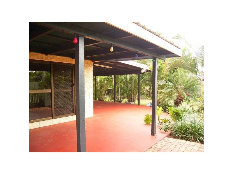 8 Bisdee Street, Coral Cove QLD 4670