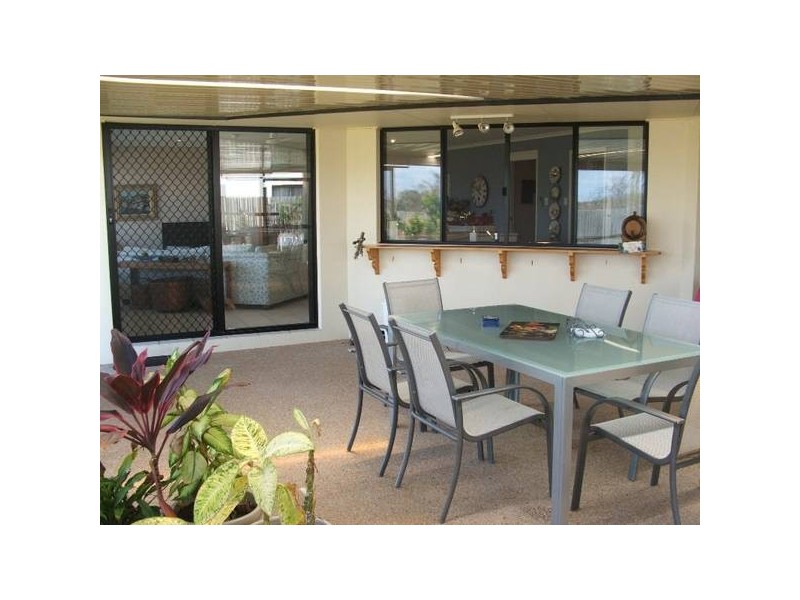 19 Chantelle, Coral Cove QLD 4670