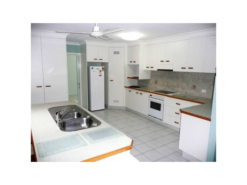 18 Andy Kemp Pl, Bargara QLD 4670