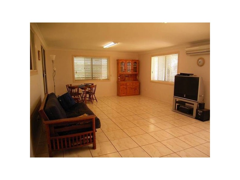 34 Shelley St, Burnett Heads QLD 4670