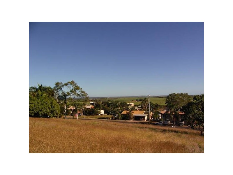 13 Bayview Tce, Qunaba QLD 4670