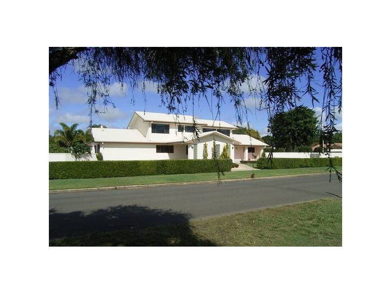 40 Avenell St, Avenell Heights QLD 4670
