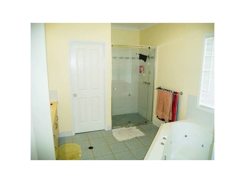 3 Robert John Cct, Coral Cove QLD 4670