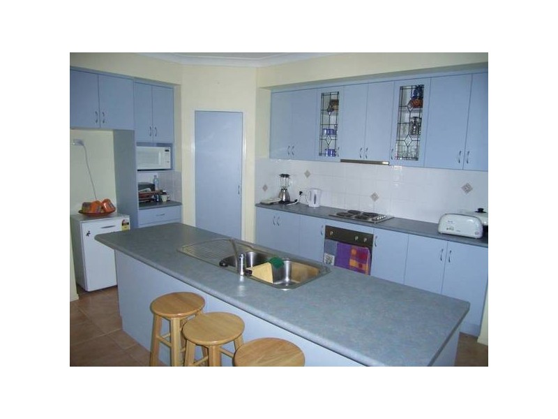 3 Robert John Cct, Coral Cove QLD 4670