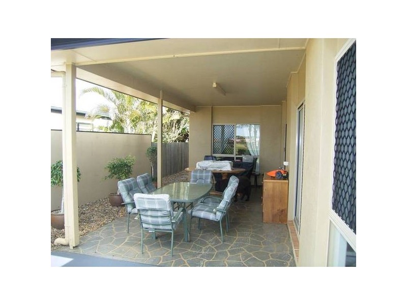 3 Robert John Cct, Coral Cove QLD 4670