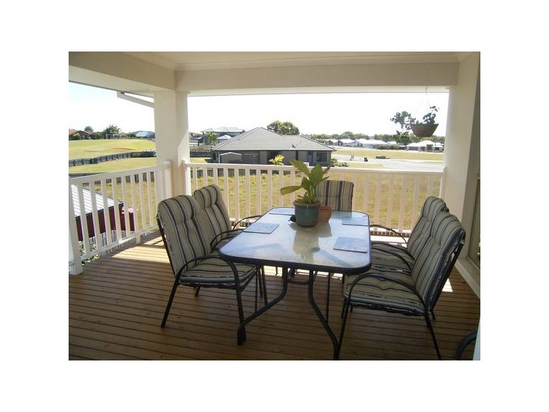 22 Toppers Dr, Coral Cove QLD 4670