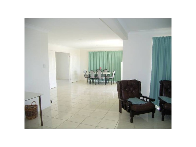 22 Toppers Dr, Coral Cove QLD 4670