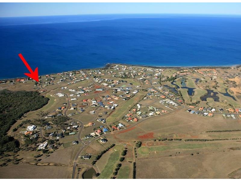 8 Bisdee St, Coral Cove QLD 4670