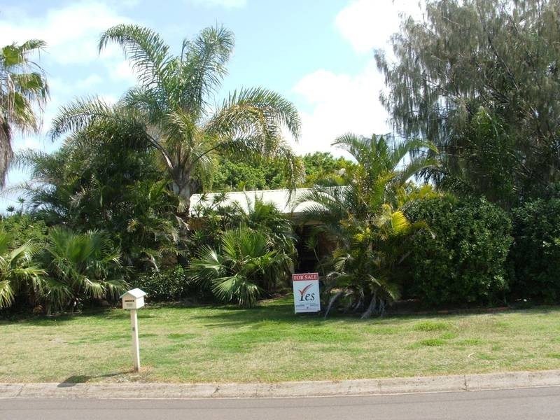 8 Bisdee St, Coral Cove QLD 4670