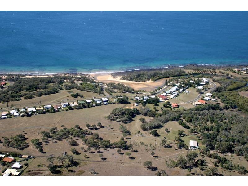 8 Bisdee St, Coral Cove QLD 4670