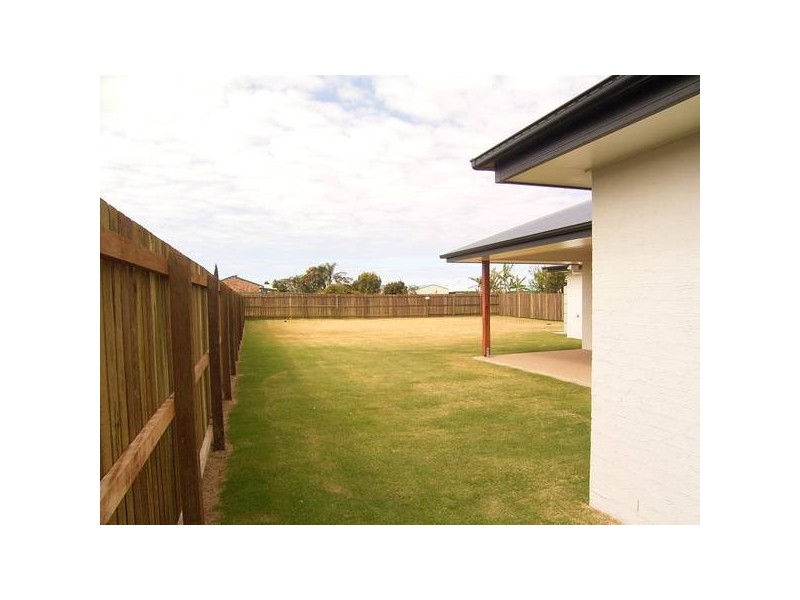 7 Cove Street, Burnett Heads QLD 4670